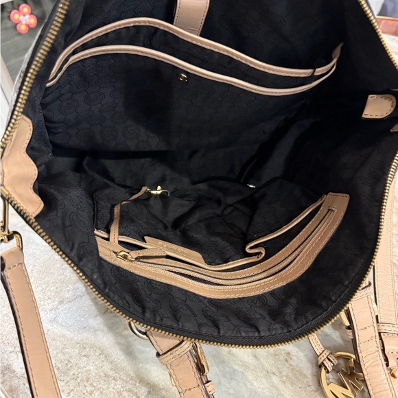 Black Michael Kors jet set tote embossed - Picture 5 of 6